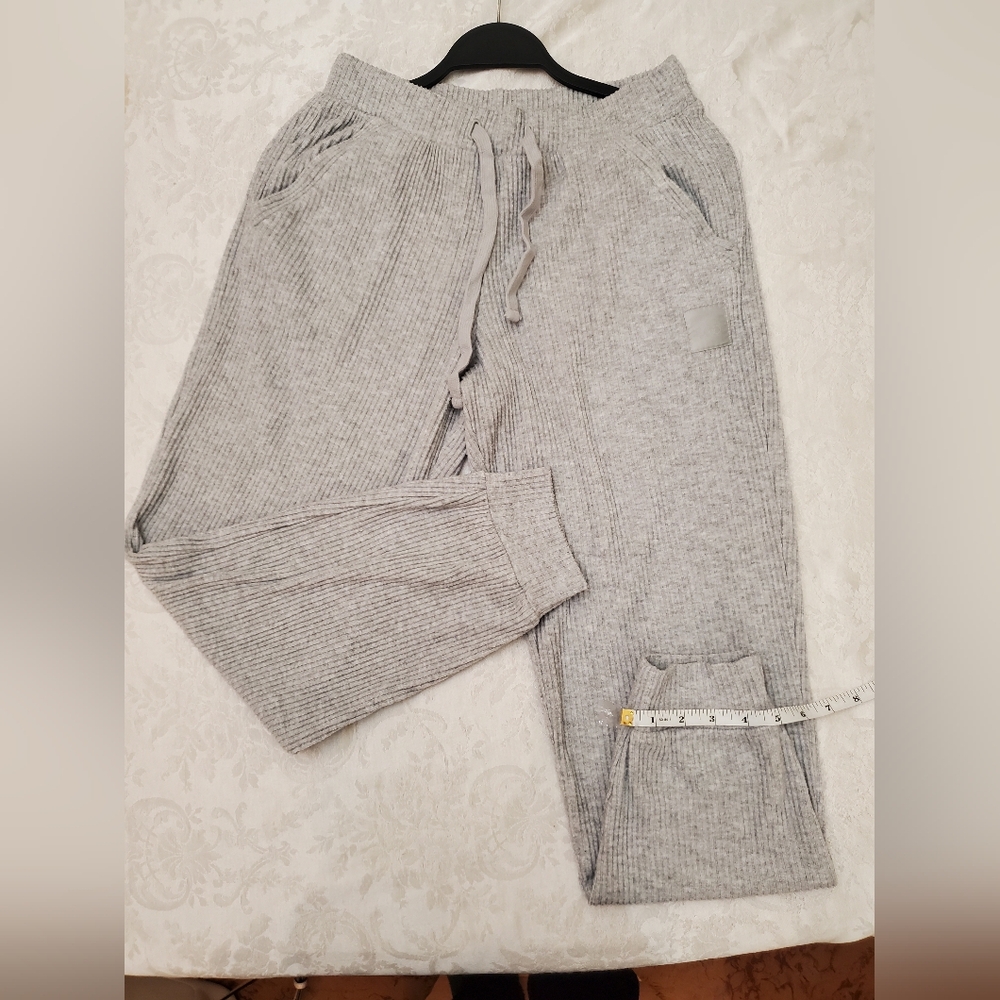 Women Alo pants - grey size S